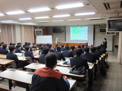 原田耕志教授が広島県消防学校救急科において「感染防止・消毒」の講義を行いました